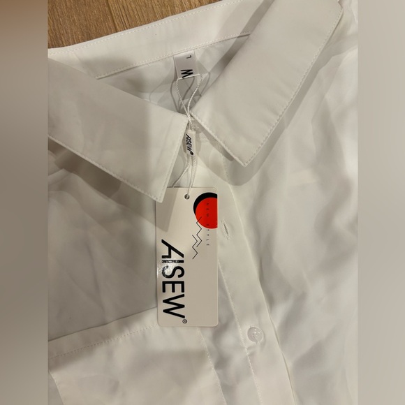 AISEW Top Large White Button Front Polyester  NWT - Picture 2 of 4